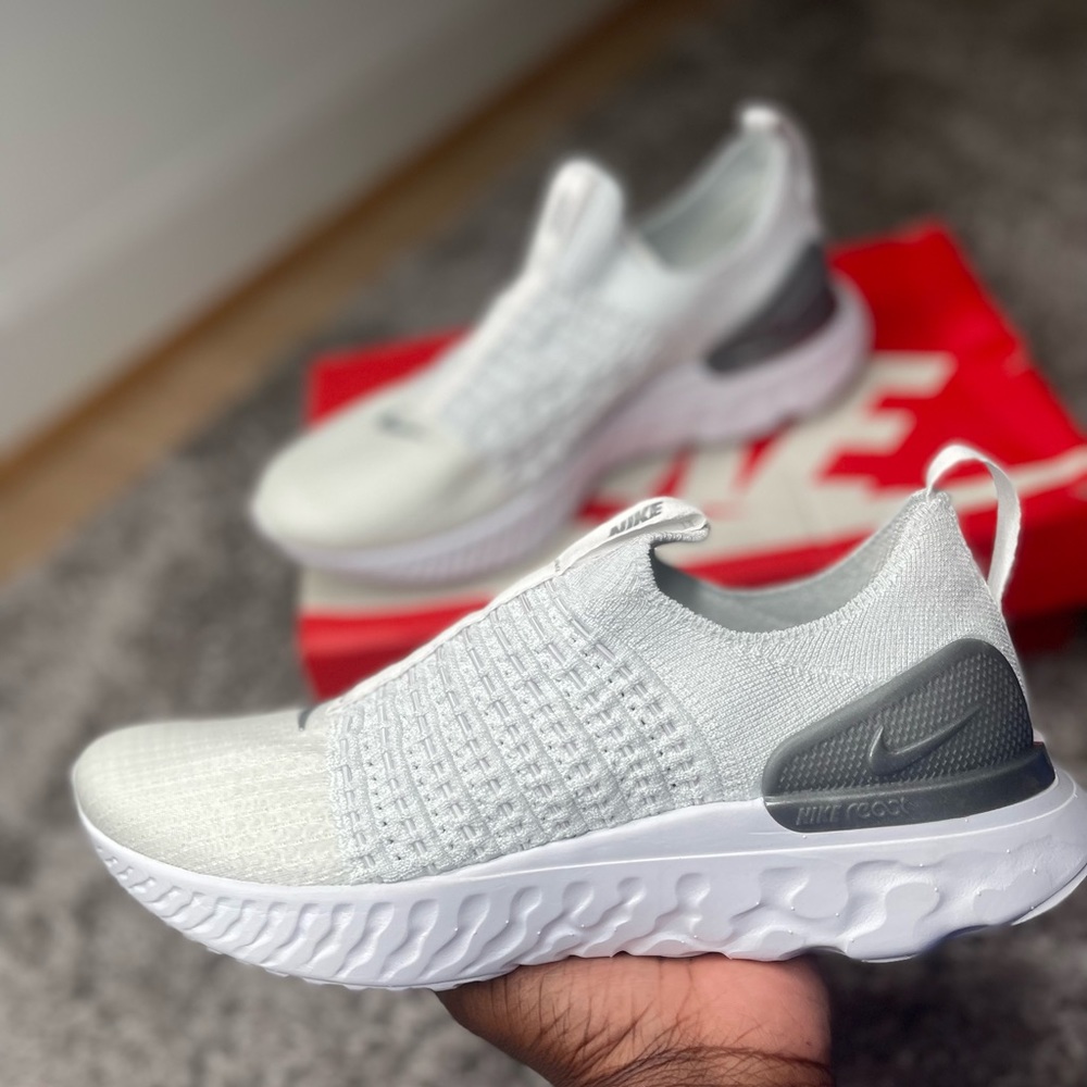 NEW Nike React Phantom Run Flyknit 2 True White Silver CJ0280 100 Women’s